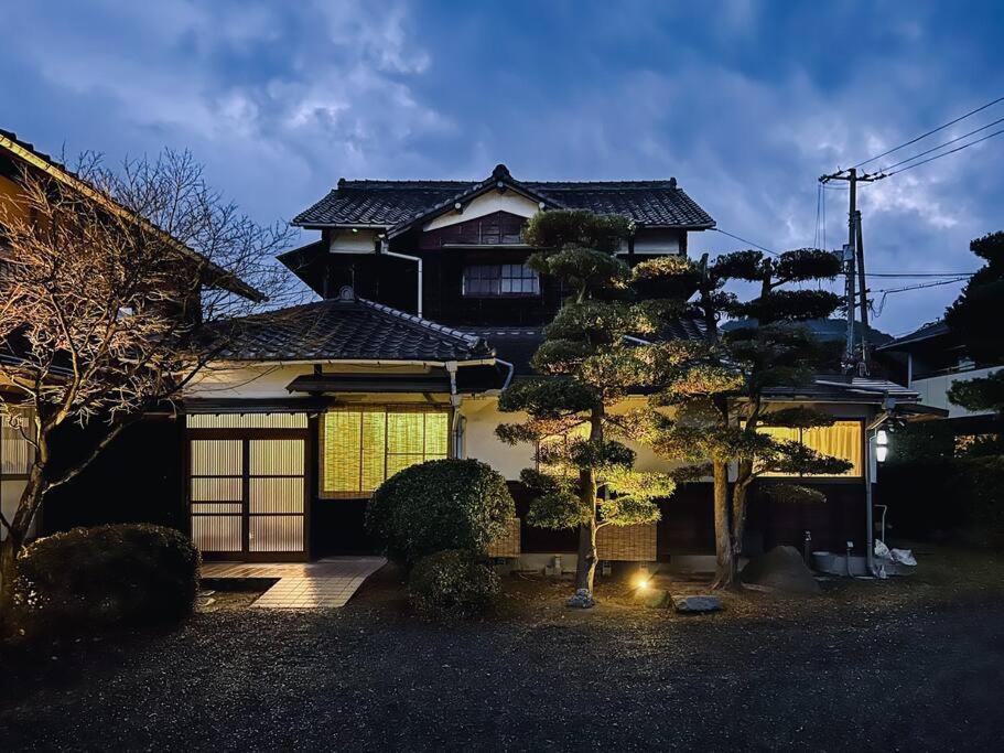 ひねもす101:宇野駅から車で5分 直島へ 最大8名様 古民家 Lägenhet Tamana Exteriör bild